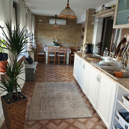 Ferienwohnung Flomar By The Sea Mangalia Exterior foto