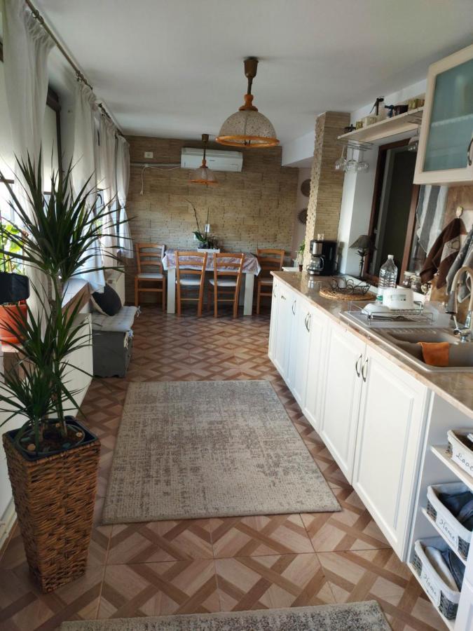 Ferienwohnung Flomar By The Sea Mangalia Exterior foto